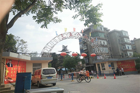 五实小学古台名城步梯三楼送车库证满2年免高税